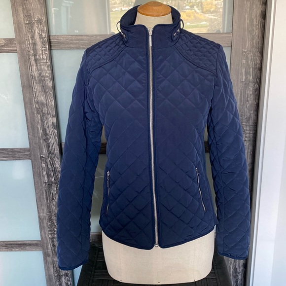 Tommy Hilfiger navy quilted spring jacket. Zippered front and pockets. Small 💙 - Picture 1 of 16